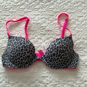 Where everywhere Demi Pink by Victoria’s Secret 32A gray&pink underwire bra